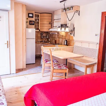 Apartment And Mauro Split