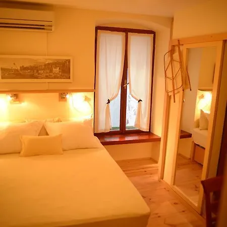 Apartment And Mauro Split